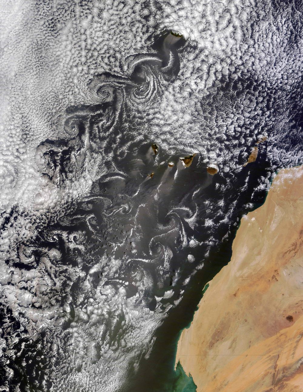 Fotografía facilitada por la NASA tomada por el satélite "Terra".