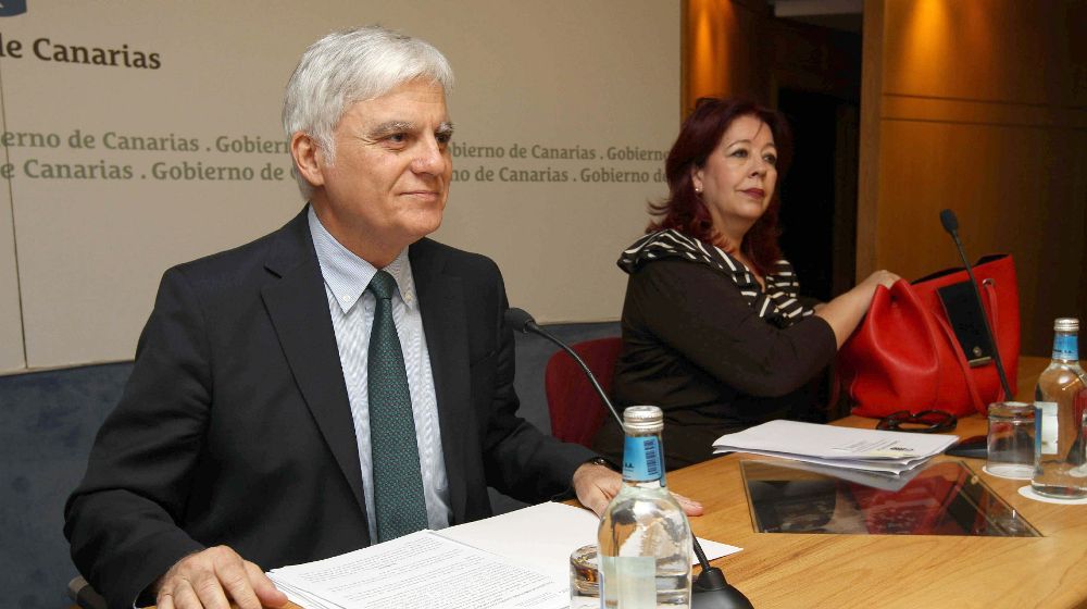 El vicepresidente y consejero en funciones de Educación del Gobierno de canarias, José Miguel Pérez, y la viceconsejera de Educación, Manuela de Armas.