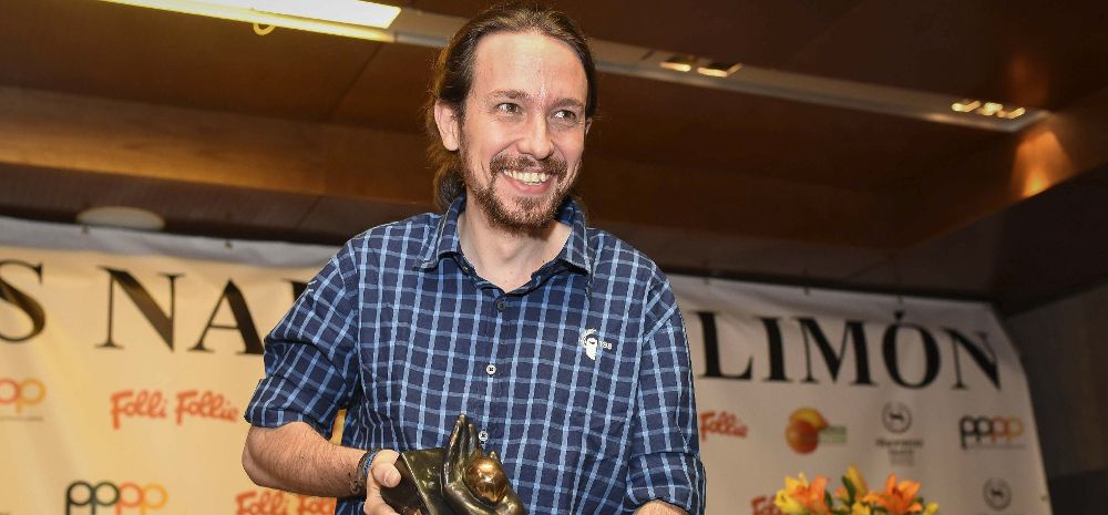 El lider de Podemos, Pablo Iglesias, tras recibir el "Premio Limón" otorgado por la Peña de Periodistas Primera Plana.
