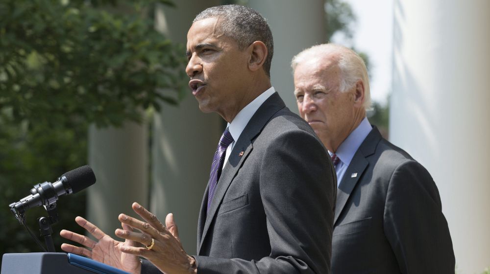 El presidente de EEUU, Barack Obama (i) y el vicepresidente Joe Biden (d) durante una rueda de prensa en los jardines de la Casa Blanca en Washington, Estadosun Unidos hoy.
