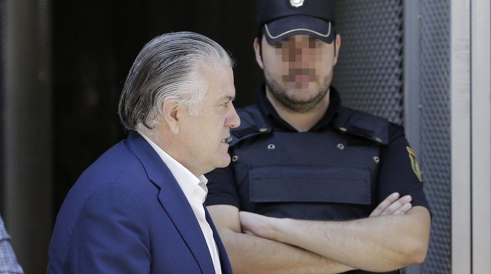El extesorero del Partido Popular Luíz Bárcenas a su salida de la Audiencia Nacional, donde periodicamente tiene la oblicación de presentarse tras pasar 19 meses en prisión por delitos económicos.