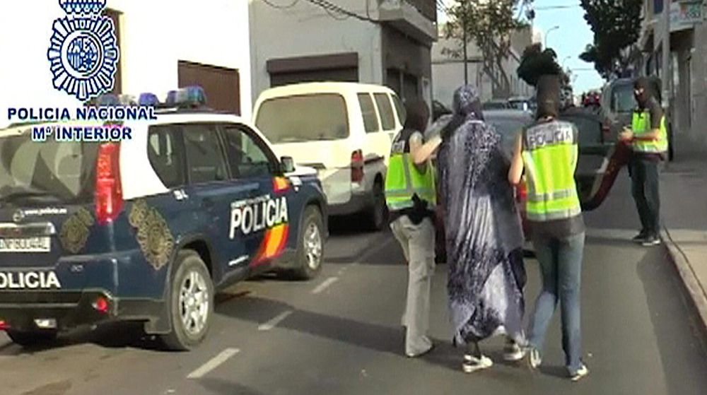 Fotografía extraída del vídeo facilitada por la Policía Nacional de la detención hoy, de una mujer en Lanzarote.