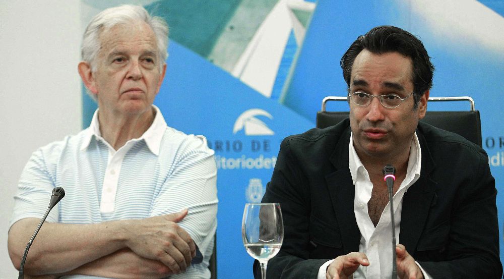 El director del Festival de Música de Cine, Diego Navarro (d), en rueda de prensa junto al compositor Bruce Broughton, quien recibió el premio Anton García Abril.