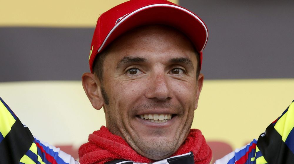 El ciclista español Joaquim "Purito" Rodríguez, del equipo Katusha, celebra en el podio su victoria.