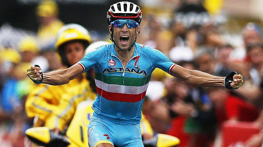 El ciclista italiano Vincenzo Nibali, del Astana, se impone en la 19ª etapa del Tour de Francia que se disputó hoy, 24 de julio, entre las localidades de Saint-Jean-de-Maurienne y La Toussuire-Les Sybelles.