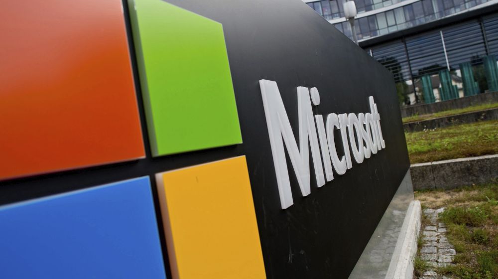 Vista del logotipo del gigante estadounidense del software Microsoft en su sede de Unterschleissheim, Alemania.