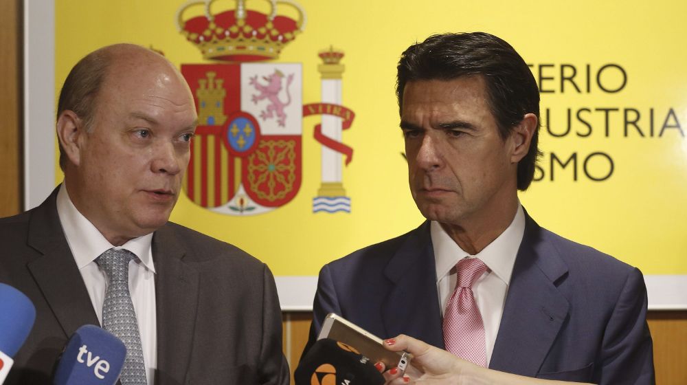 El ministro de Comercio Exterior de Cuba, Rodrigo Malmierca (i), y el de Industria de España, José Manuel Soria, hacen declaraciones a la prensa después de la reunión que han mantenido hoy en Madrid.