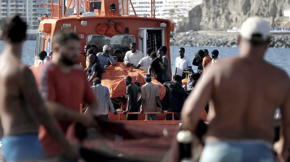 Salvamento Marítimo ha trasladado a Arguineguín (Gran Canaria) a 32 inmigrantes de origen subsahariano y con aparente buen estado de salud.
