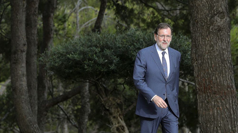 El presidente del Gobierno, Mariano Rajoy, llega al Palacio de Marivent, en Palma de Mallorca, donde se reunió con el rey Felipe VI en el único despacho que ambos celebran este verano en la residencia de verano de la familia real.
