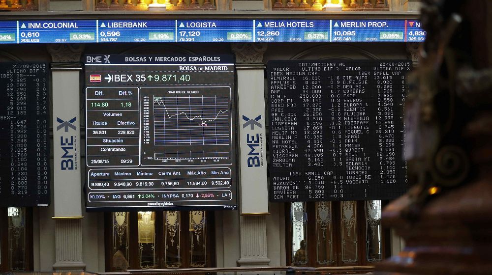 Pantalla con la evolución de los valores del Ibex 35 en la Bolsa de Madrid.