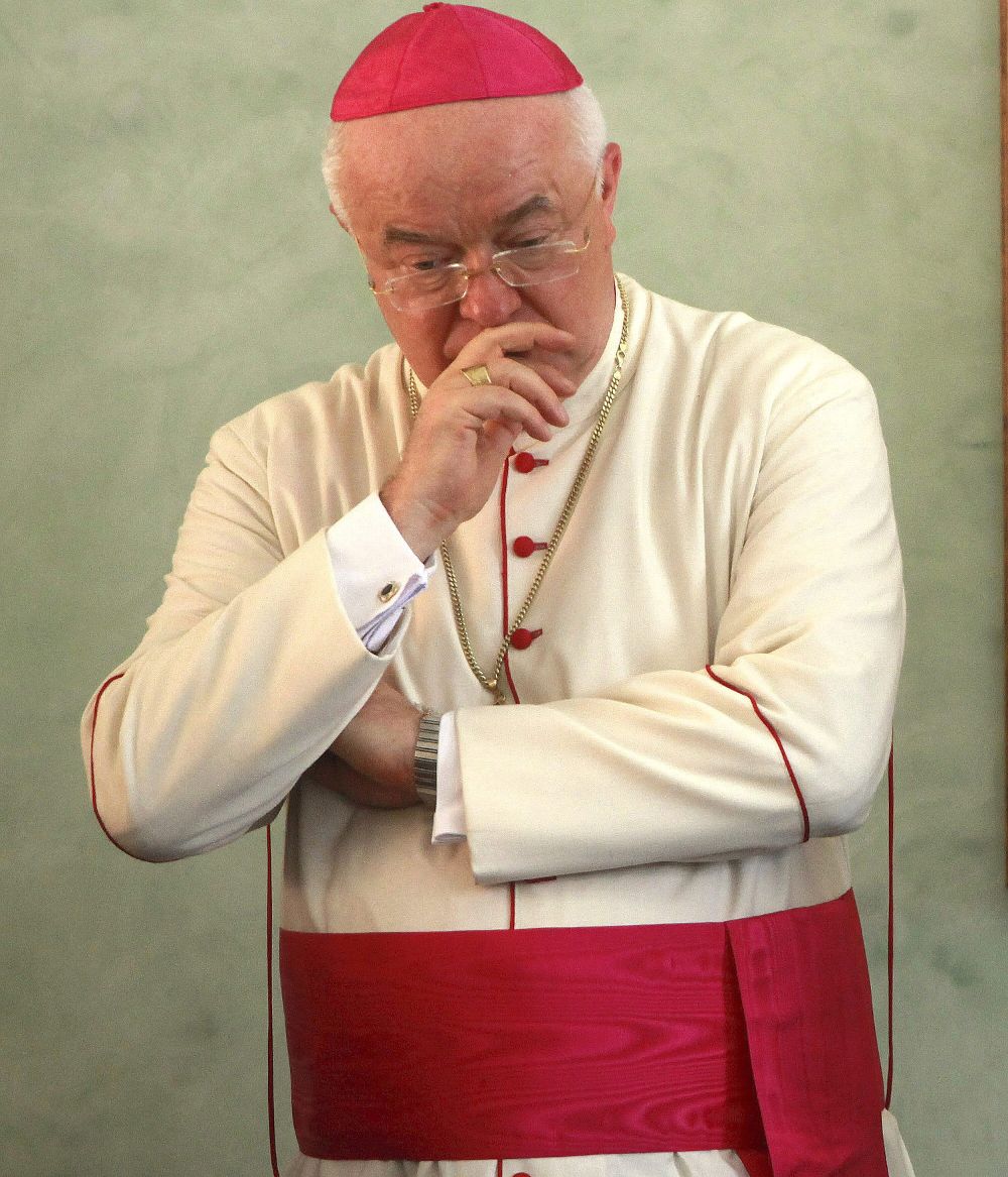 Fotografía de archivo tomada el 12 de agosto de 2011 que muestra al entonces nuncio Josef Wesolowski durante una misa en Santo Domingo (República Dominicana). 
