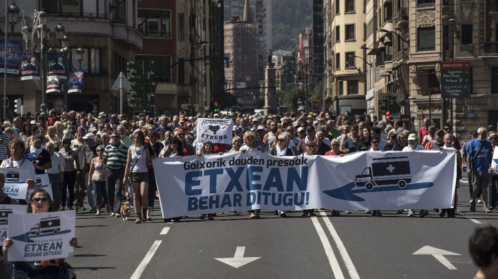 Manifestación en favor de los presos de ETA enfermos que se celebra en el día grande de las fiestas de Bilbao.