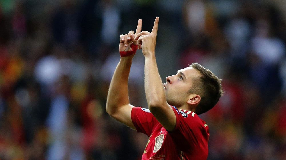 El lateral de la selección española Jordi Alba celebra el primer gol.