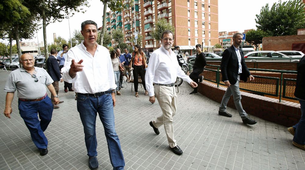El presidente del Gobierno Mariano Rajoy y el candidato Xavier García Albiol en Badalona.