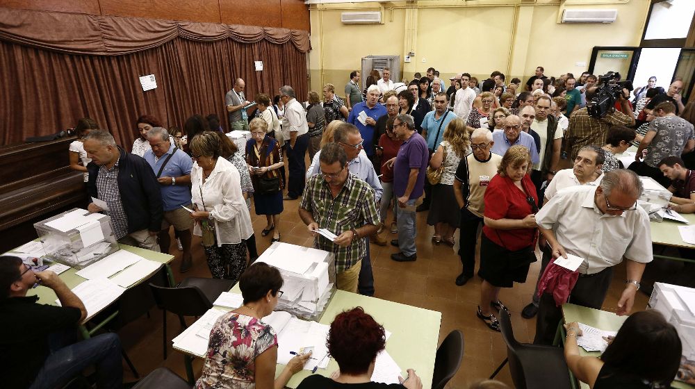 Votaciones en un colegio electoral de Barcelona para las elecciones al Parlamento catalán del 27S.
