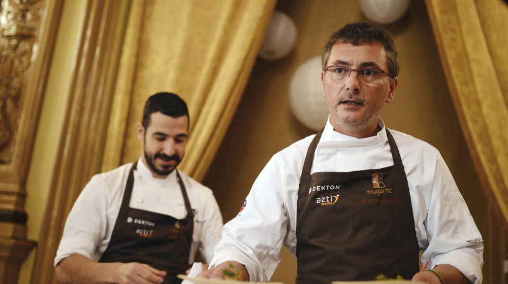 El cocinero vasco Andoni Luis Aduriz, del restaurante Mugaritz de Guipúzcoa, merecedor de dos Estrellas Michelín, durante la II edición de "Córdoba Califato Gourmet".