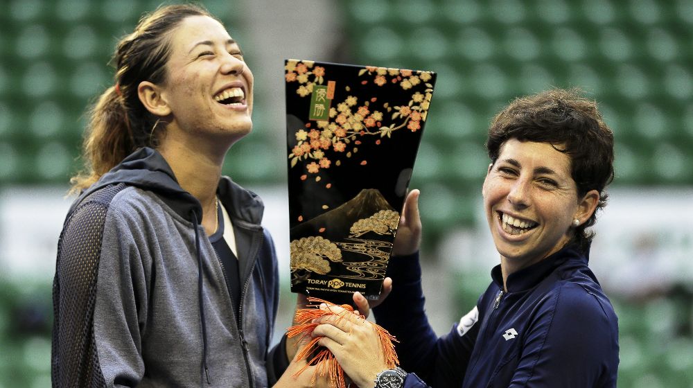 Las tenistas españolas Garbine Muguruza (izda) y Carla Suarez Navarro5.