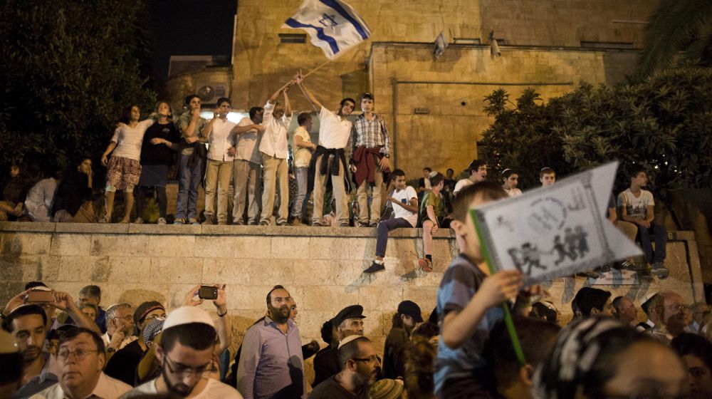 Manifestantes de derecha israelíes protestaron el lunes frente a la residencia del primer ministro por los ataques de palestinos en Jerusalén y Cisjordania.