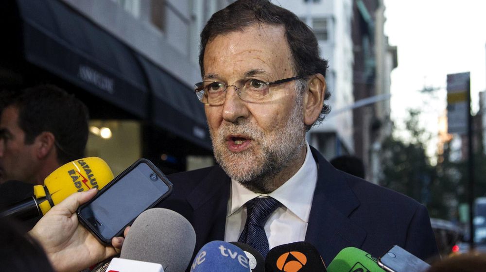 El presidente del Gobierno, Mariano Rajoy, atiende a la prensa a su llegada hoy al hotel donde se alojará en Nueva York. 