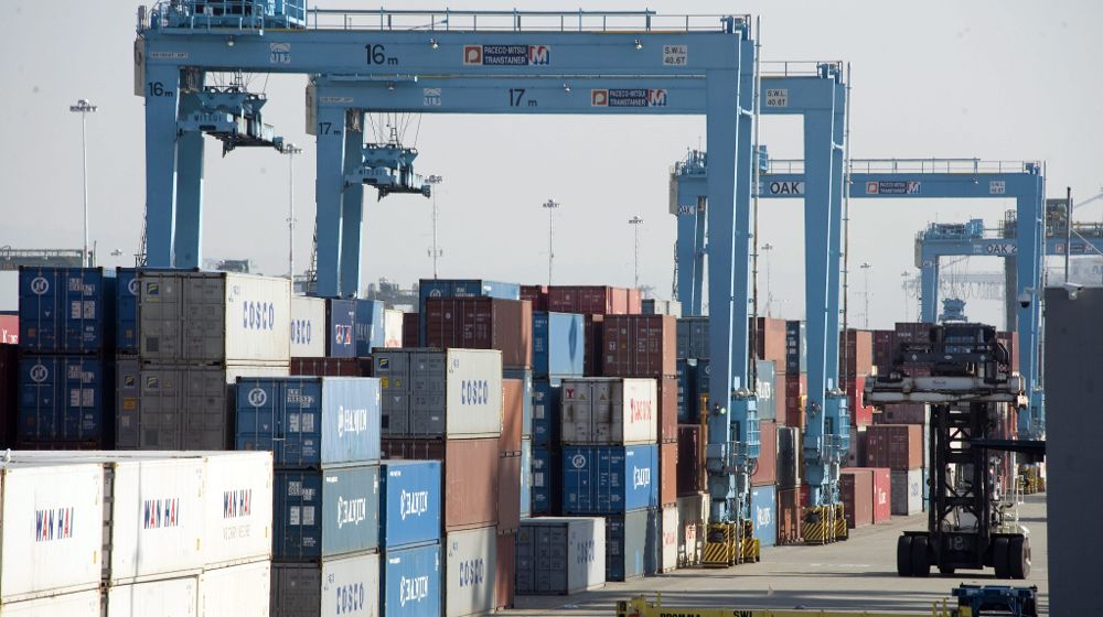 La gran mayoría de las exportaciones salen a través de los puertos. En la imagen, contenedores en el de Tenerife.