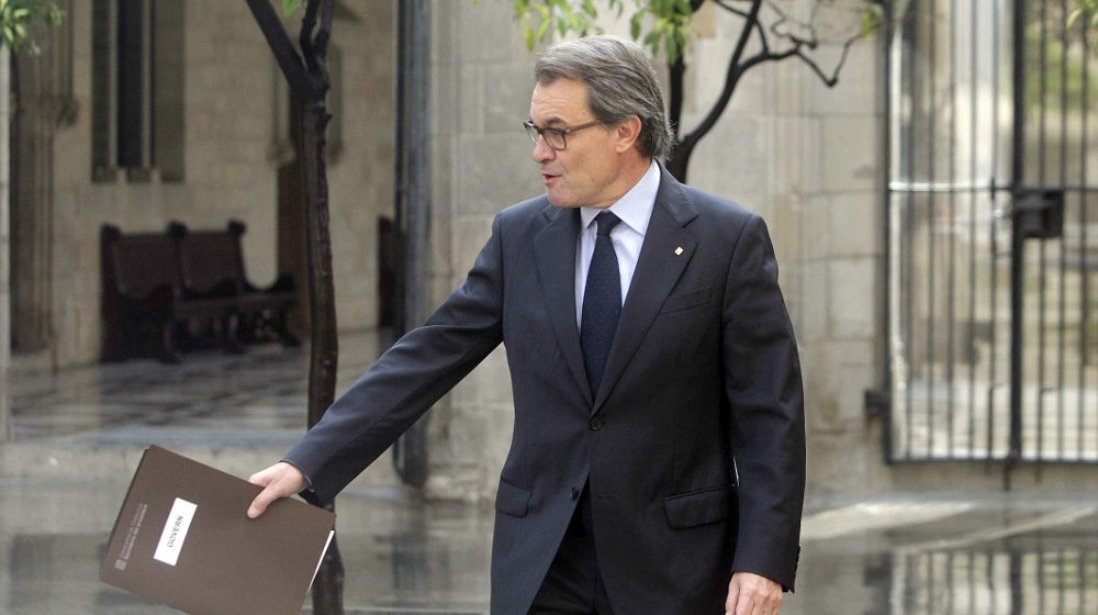 El presidente en funciones de la Generalitat, Artur Mas, se dirige a la reunión semanal del gobierno catalán.