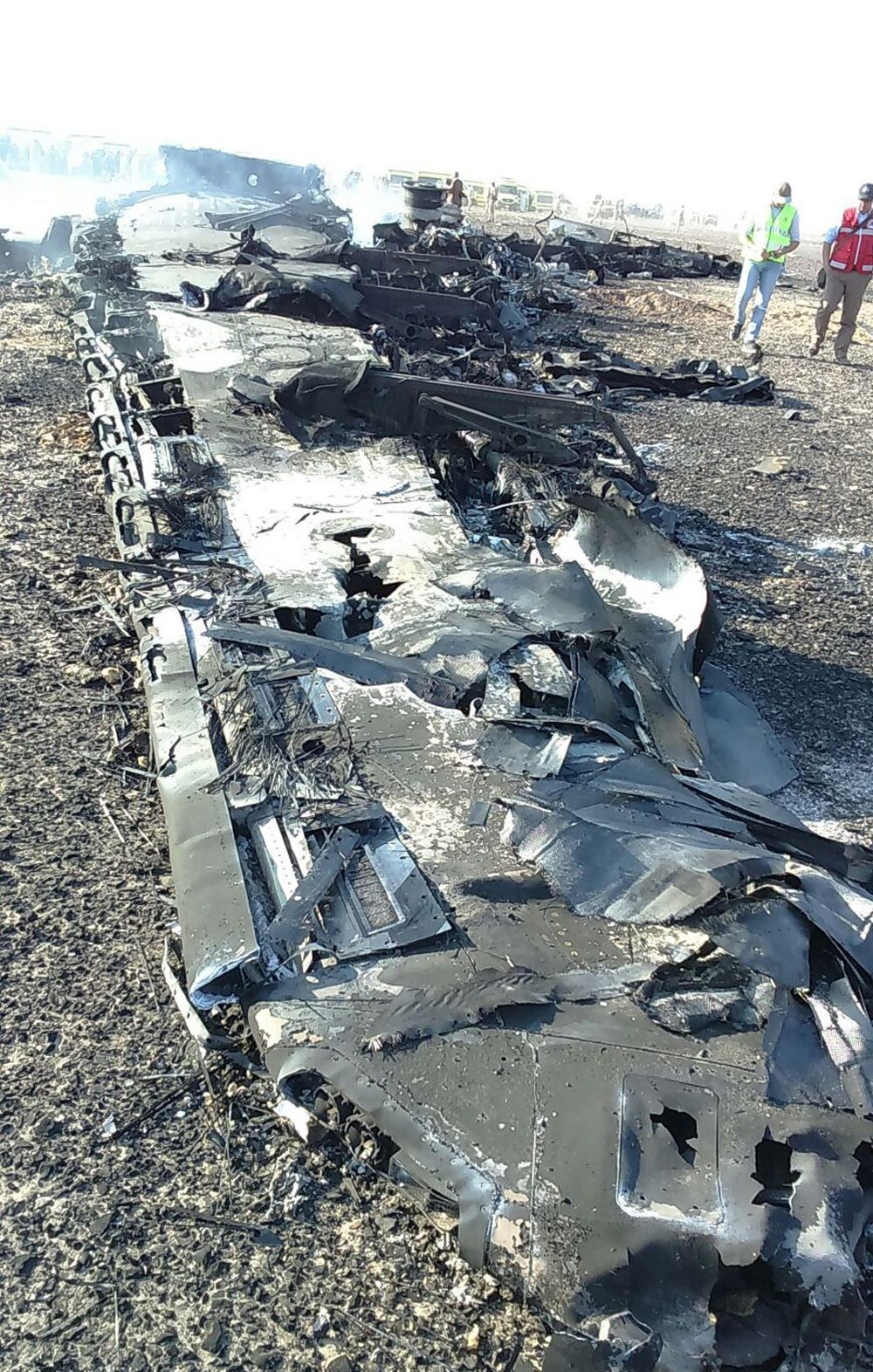 Restos del avión esparcidos por la penínsua del Sinaí.