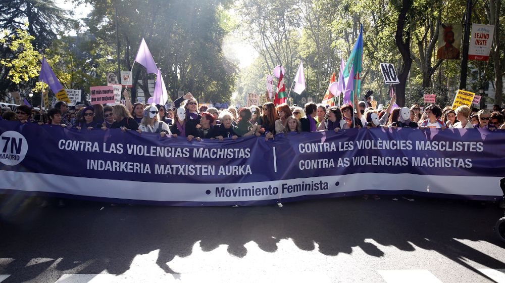 La primera gran movilización nacional contra las violencias machistas convocada por el movimiento feminista ha arrancado poco después del mediodía.