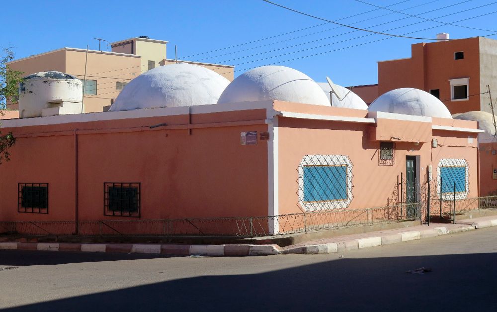 Casas con tejados esféricos adaptadas para el desierto.