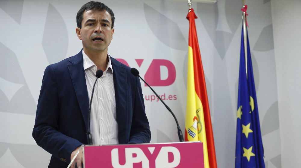 El candidato de UPyD a la Presidencia del Gobierno, Andrés Herzog, durante la rueda de prensa que ofreció el lunes para analizar el resultado de la votación del pleno del Parlamento de Cataluña.