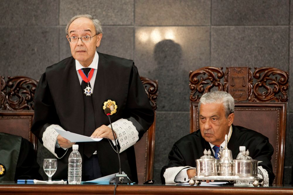 El fiscal superior de Canarias, Vicente Garrido (de pie).