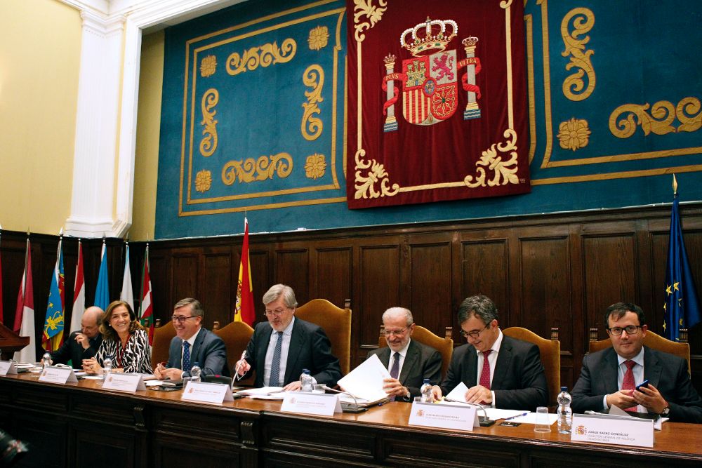 El ministro de Educación, Íñigo Méndez de Vigo (c), preside la reunión del Consejo de Universidades.