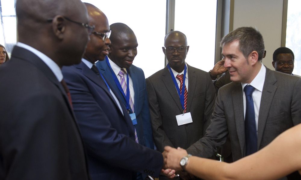 El presidente Clavijo saluda a representantes de Senegal al llegar a Africagua.