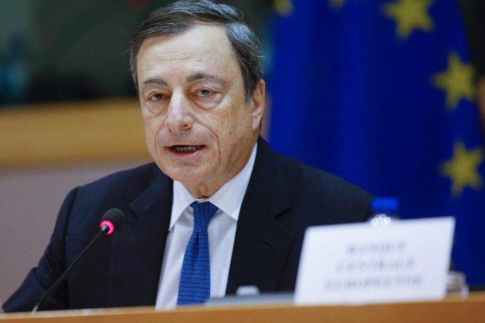 El presidente del Banco Central Europeo (BCE), Mario Draghi, participa en una audiencia en la Comisión de Asuntos Económicos y Monetarios de la Eurocámara.