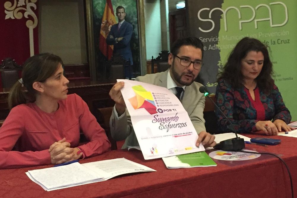 Presentación de la iniciativa. De izquierda a derecha: Antonia Domínguez, Víctor Cabo y Alicia Díaz.