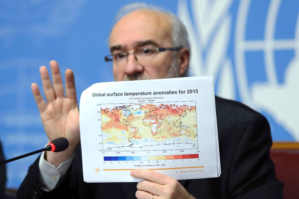 El secretario general de la Organización Meteorológica Mundial, Michel Jarraud, habla durante un rueda de prensa para presentar la evaluación provisional del estado global del clima en 2015.