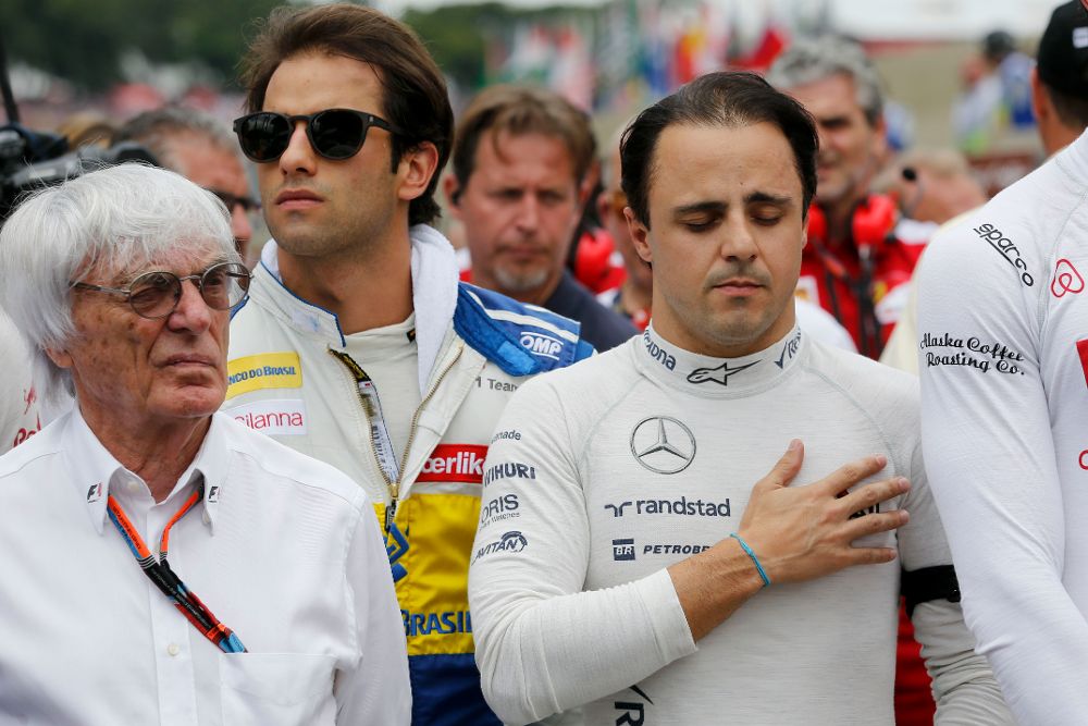 El director ejecutivo de la Fórmula Uno, Bernie Ecclestone (i), junto al piloto brasileño Felipe Massa.