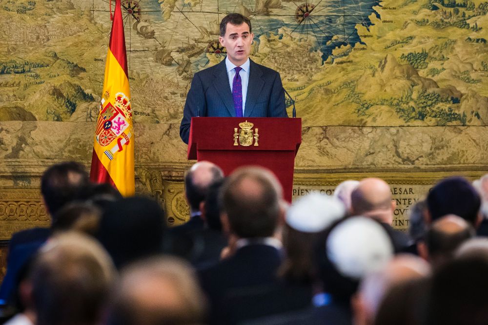 El rey Felipe, pronuncia unas palabras durante el acto solemne celebrado en el Palacio Real con motivo de la aplicación de la ley que concede la nacionalidad española a los sefardíes originarios de España.