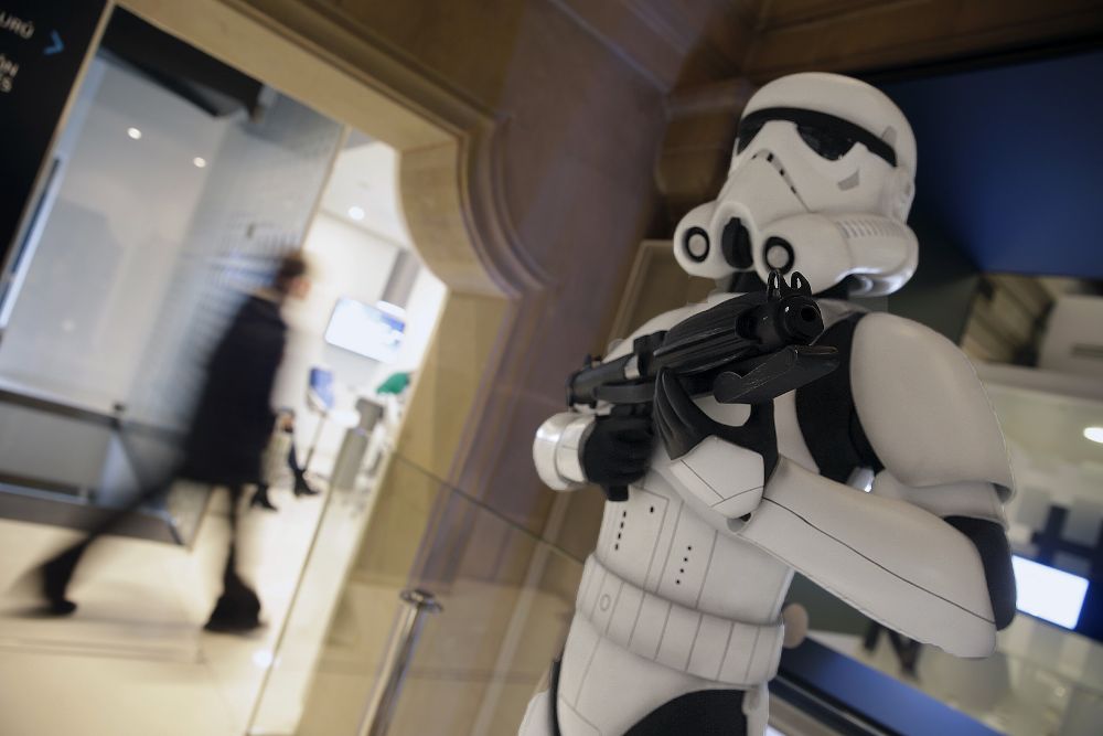 Un guardia de asalto que forma parte de la exposición "Star Wars.