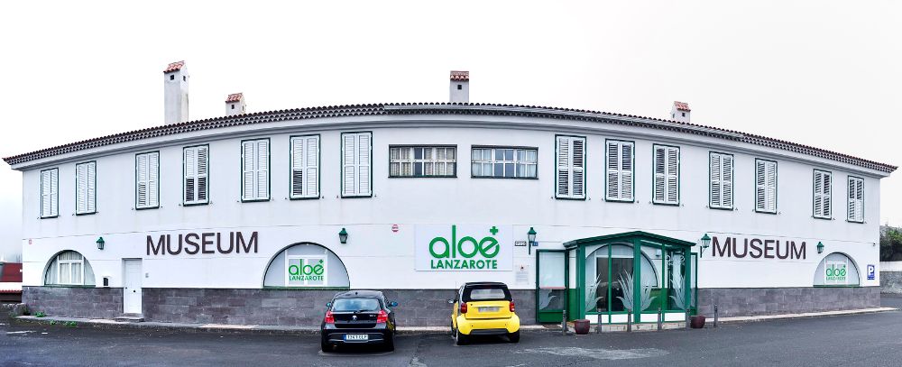 Exterior de Aloe Plus Lanzarote, en la carretera general de La Esperanza.