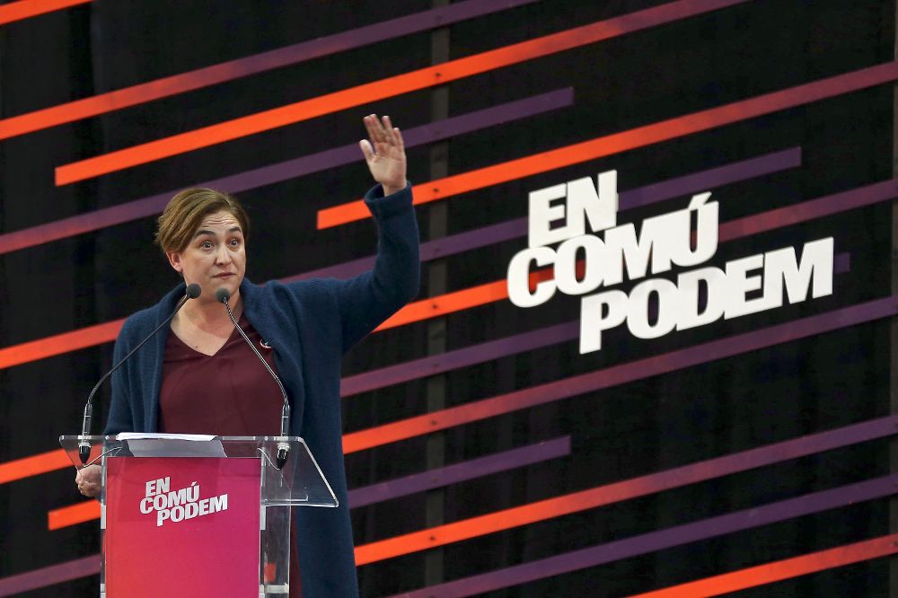 La alcaldesa de Barcelona, Ada Colau, durante su intervención en el acto central de campaña de En Comú Podem.
