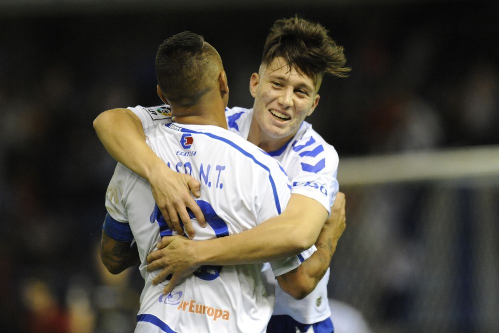 Cristo celebra el primer gol del CD Tenerife con Suso.
