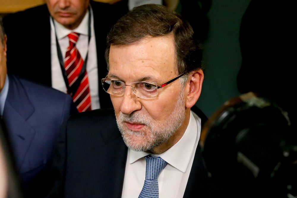 El presidente del gobierno, Mariano Rajoy, atiende a los medios de comunicación a su salida del 'cara a cara' .