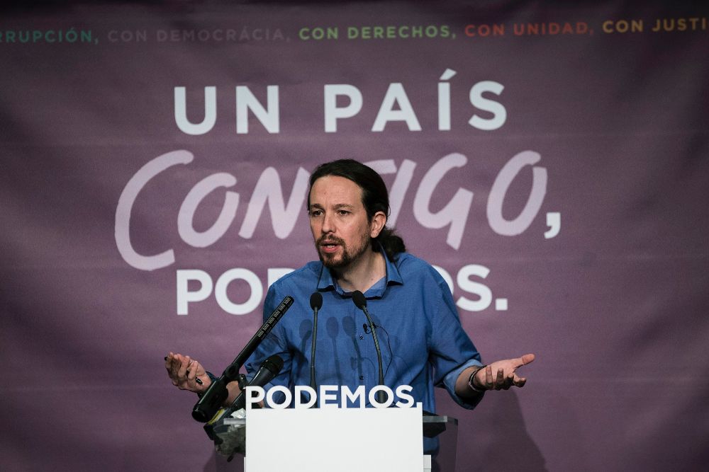 El secretario general de Podemos y candidato a la Presidencia del Gobierno, Pablo Iglesias, durante la rueda de prensa que ofreció hoy en la que valoró los resultados en las elecciones generales celebradas ayer.