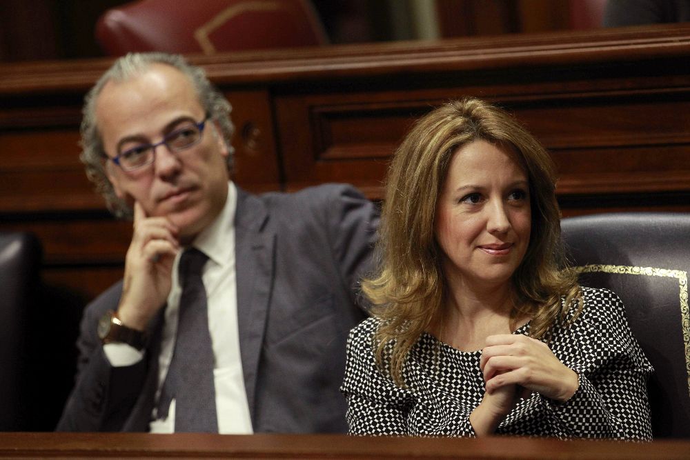 Los consejeros de Sanidad y de Hacienda del Gobierno de Canarias, Jesús Morera y Rosa Dávila, respectivamente.