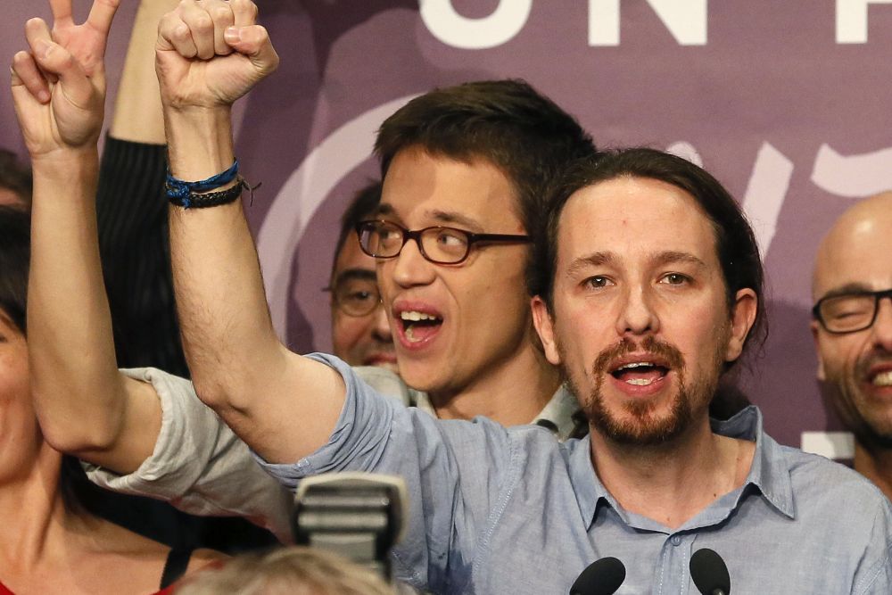 Pablo Iglesias, candidato de Podemos a la Presidencia del Gobierno, y tras él, Iñigo Errejón.