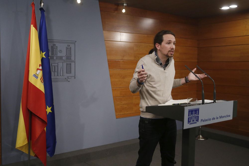 El secretario general de Podemos, Pablo Iglesias, durante la rueda de prensa que ha ofrecido hoy al término de la reunión con Mariano Rajoy en el Palacio de la Moncloa. E