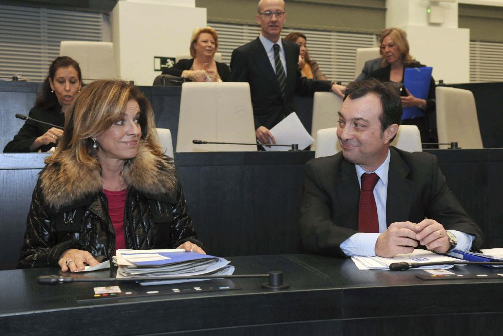 Manuel Cobo, con Ana Botella, en 2011.EFE