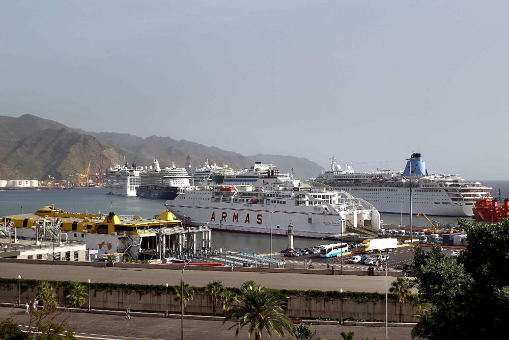 Vista del Puerto de Santa Cruz de Tenerife.