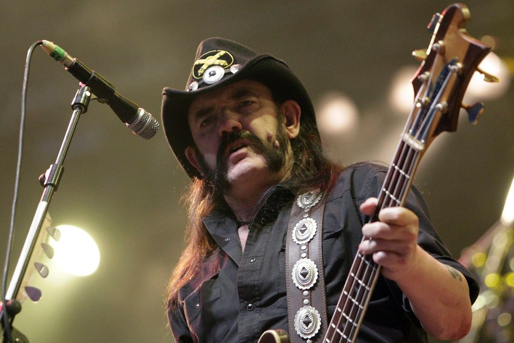 Fotografía de archivo tomada el 20 de julio de 2010 que muestra al cantante y líder de Motörhead, Lemmy Kilmister.