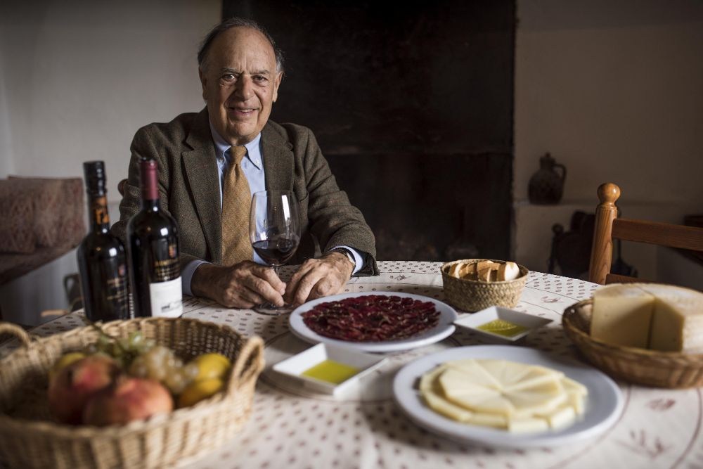 El marqués de Griñón, Carlos Falcó, vicepresidente de la Real Academia Española de la Gastronomía, durante la entrevista concedida a la Agencia Efe..